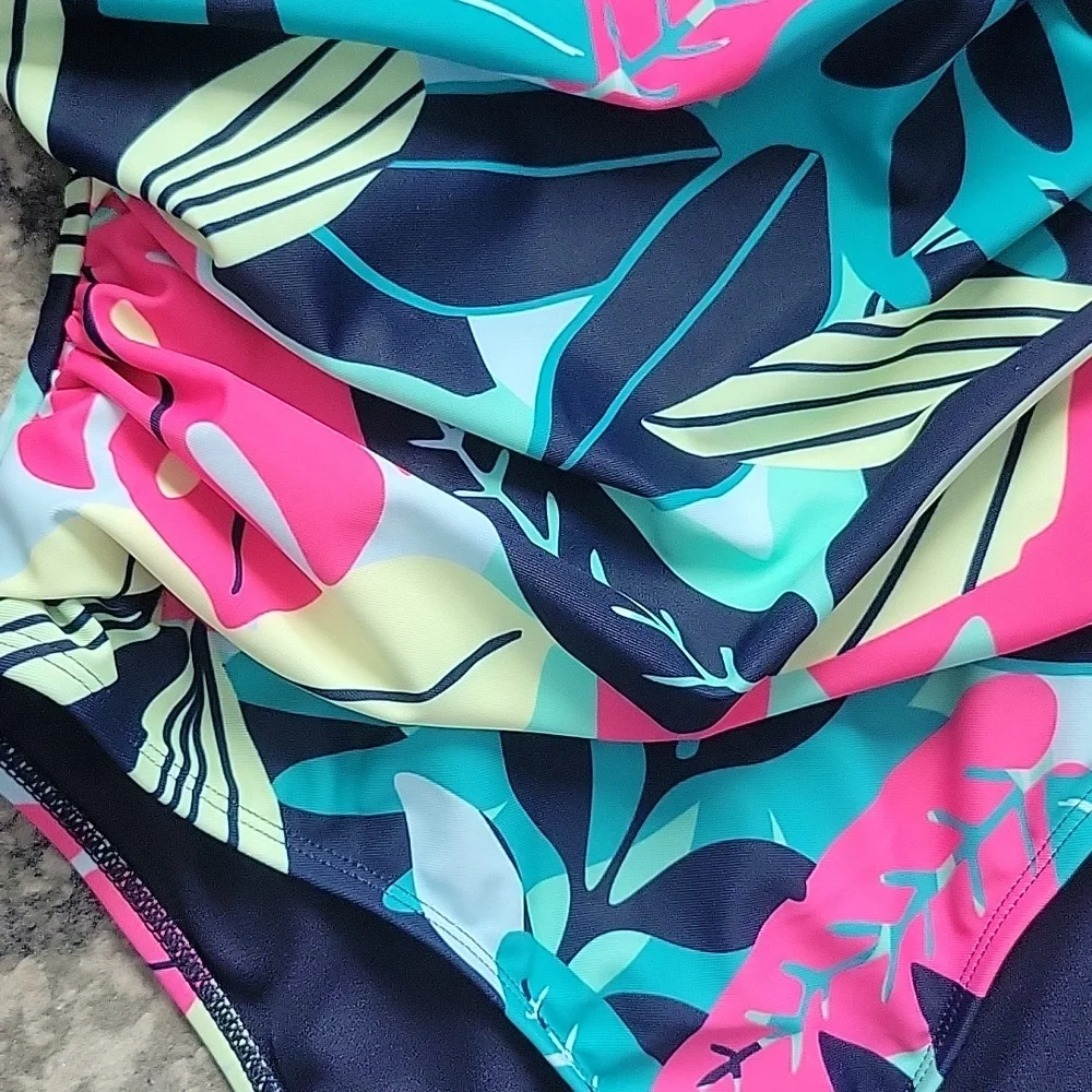 N/A bold tropical